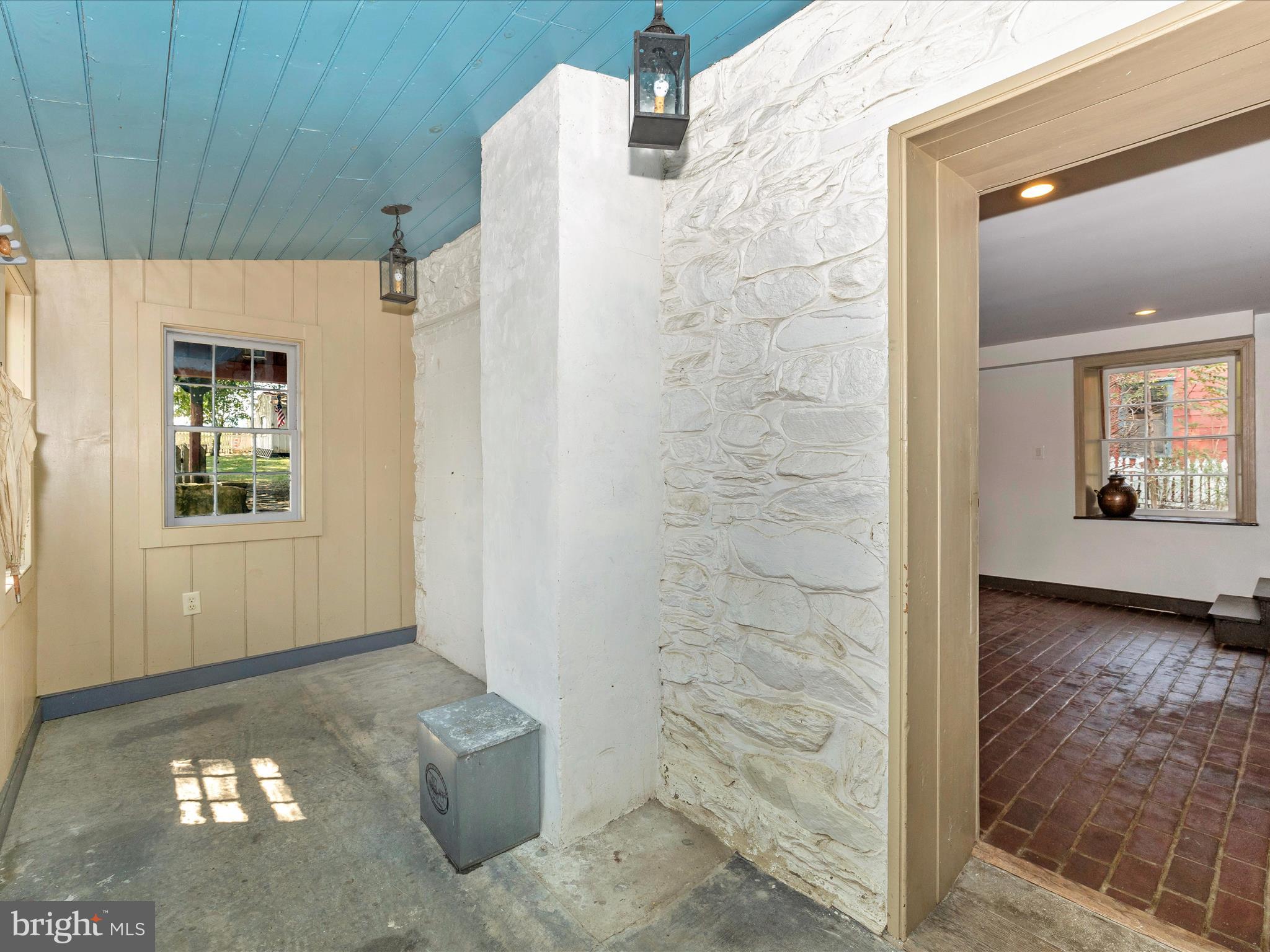 120 E Main St