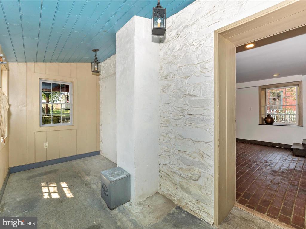 120 E Main St