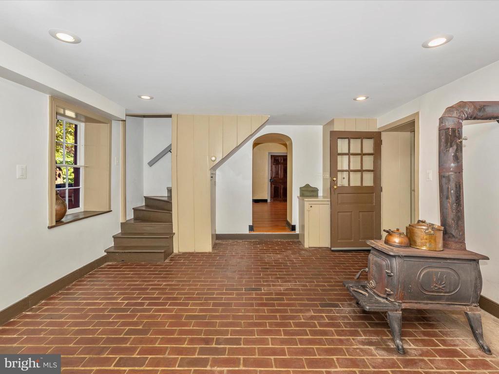 120 E Main St