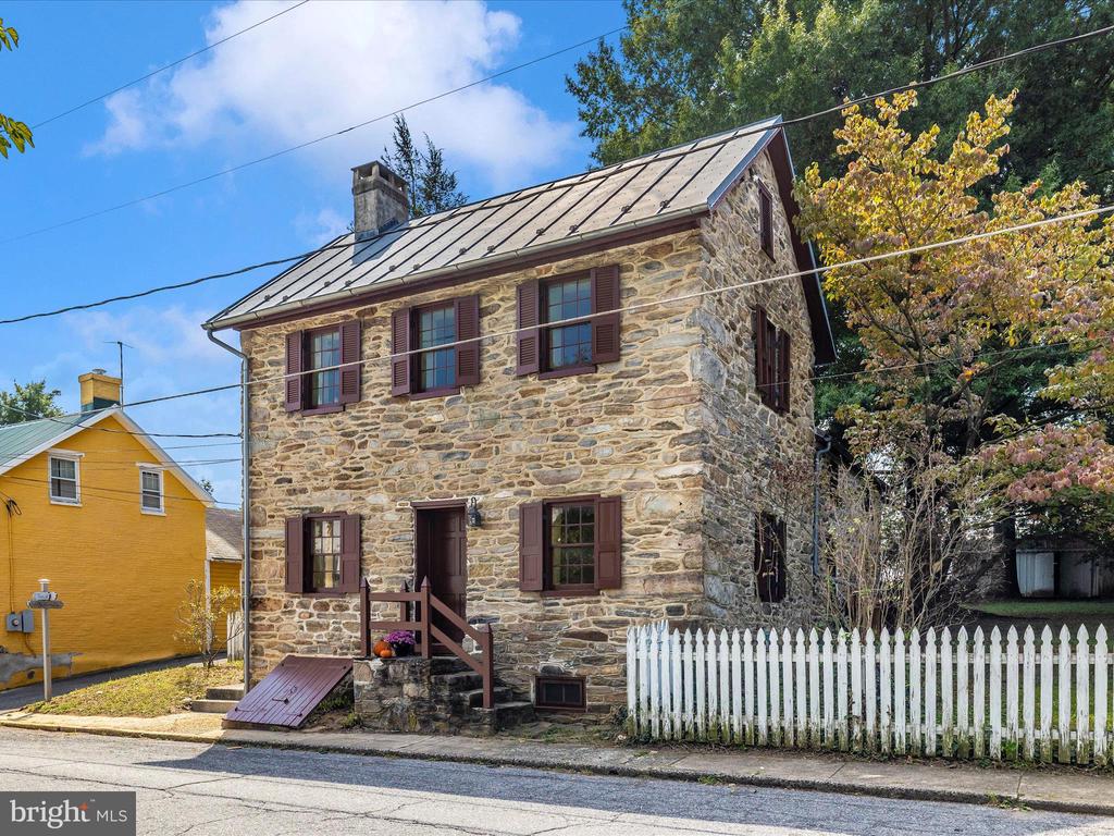 120 E Main St