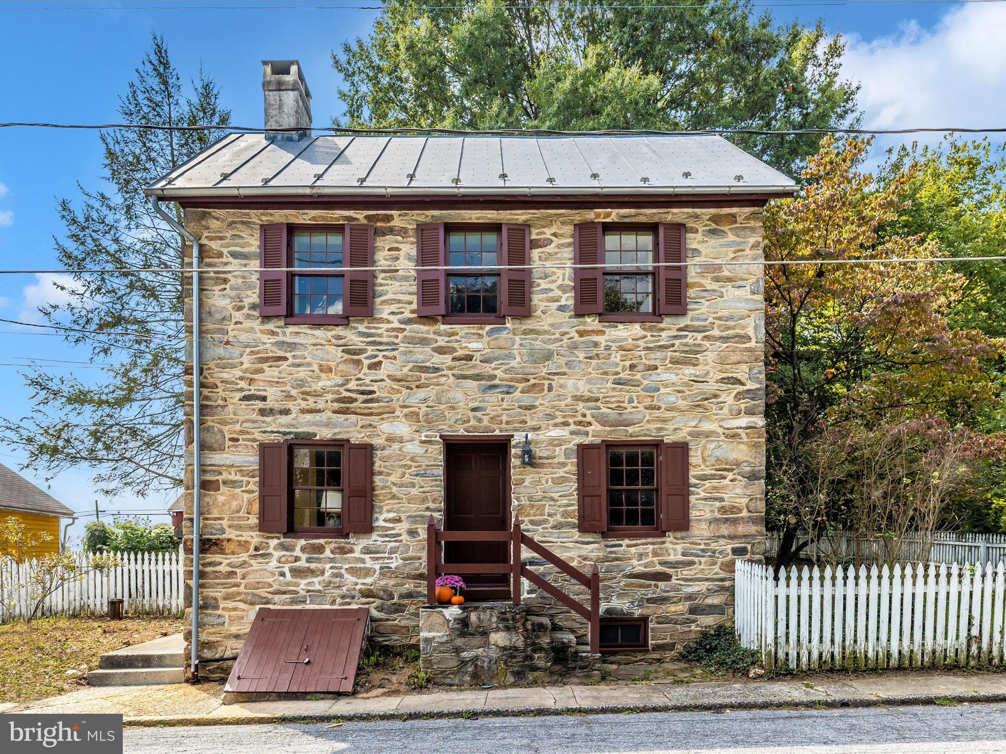 120 E Main St