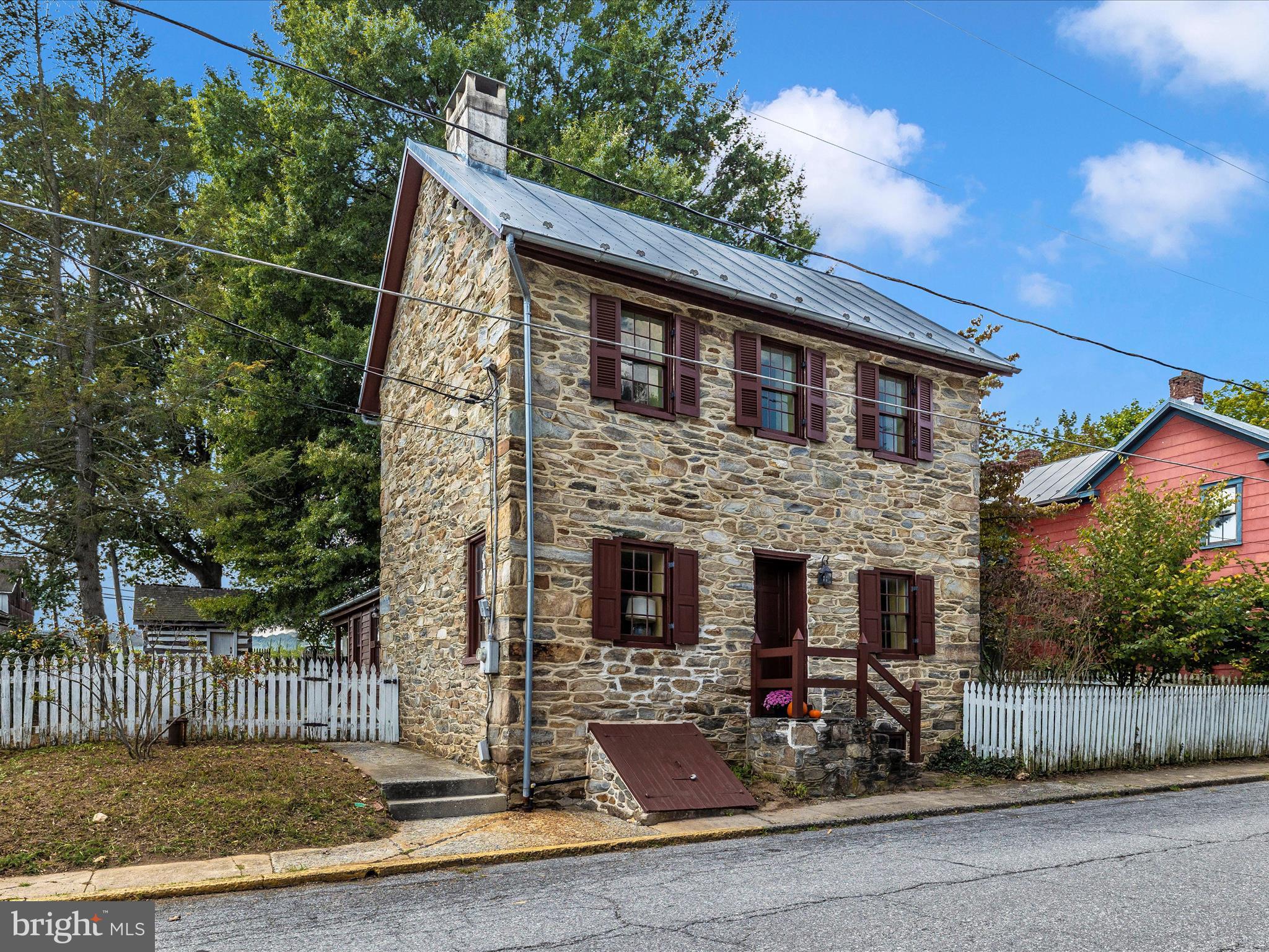 120 E Main St