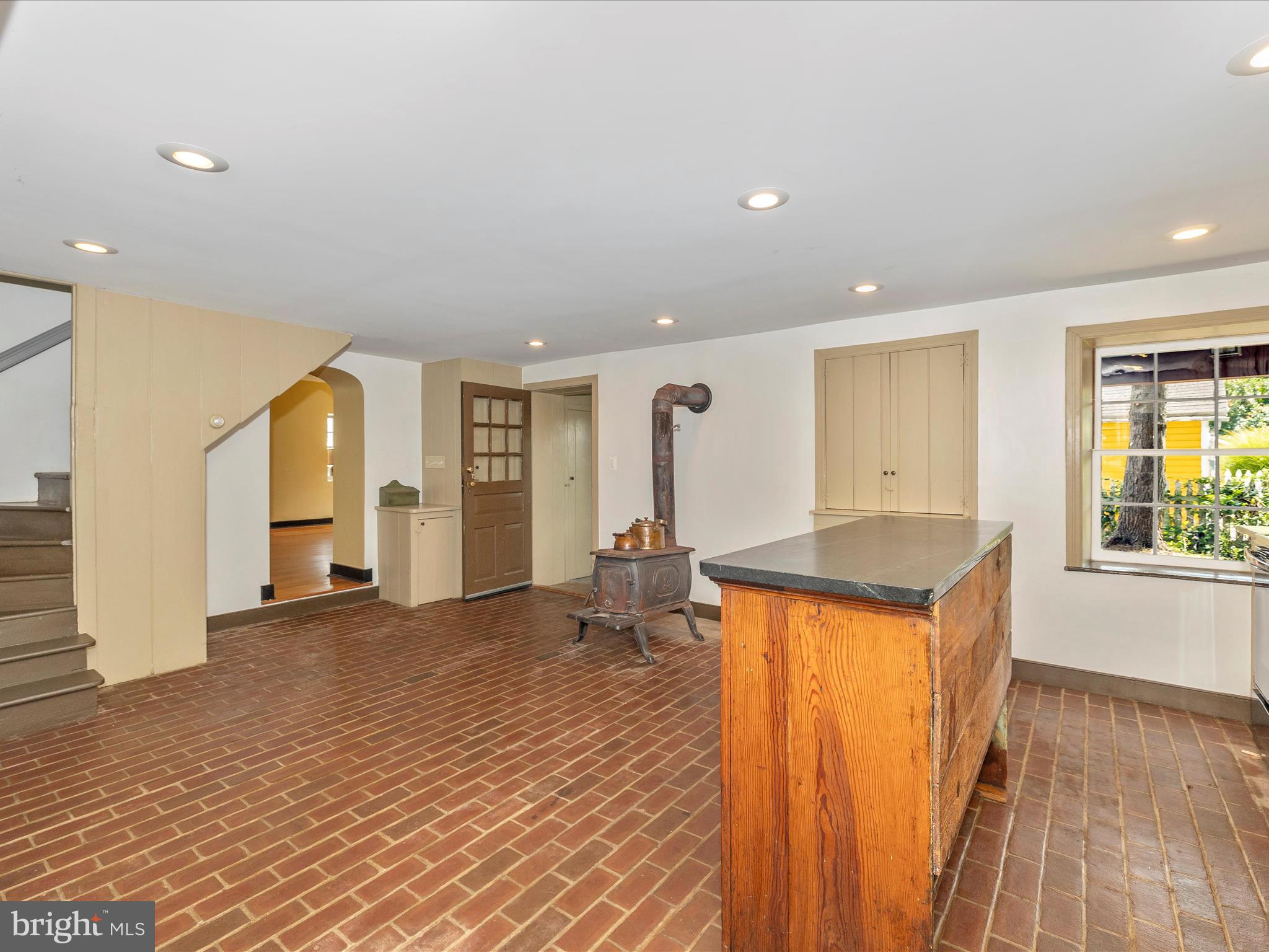 120 E Main St