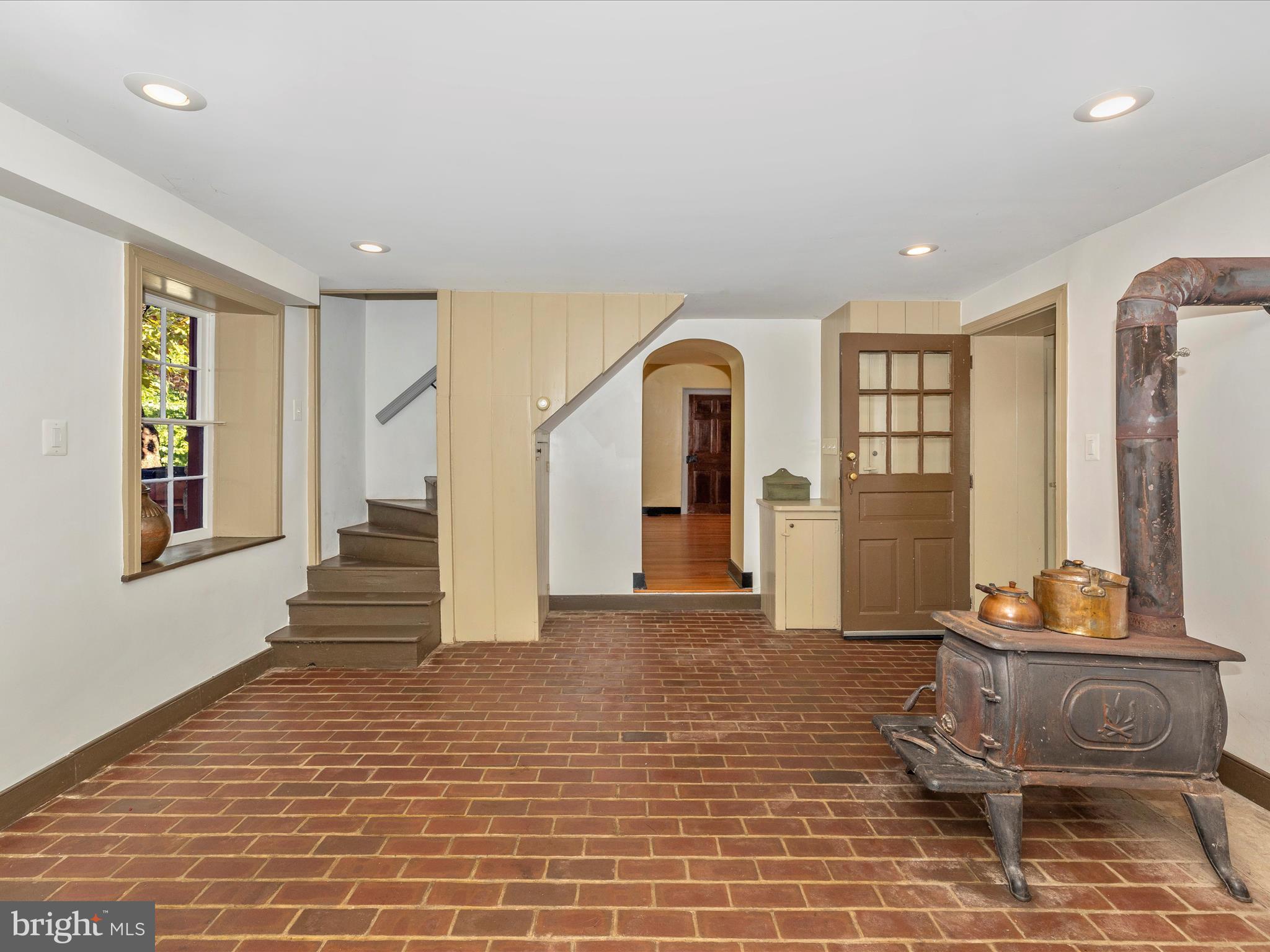 120 E Main St