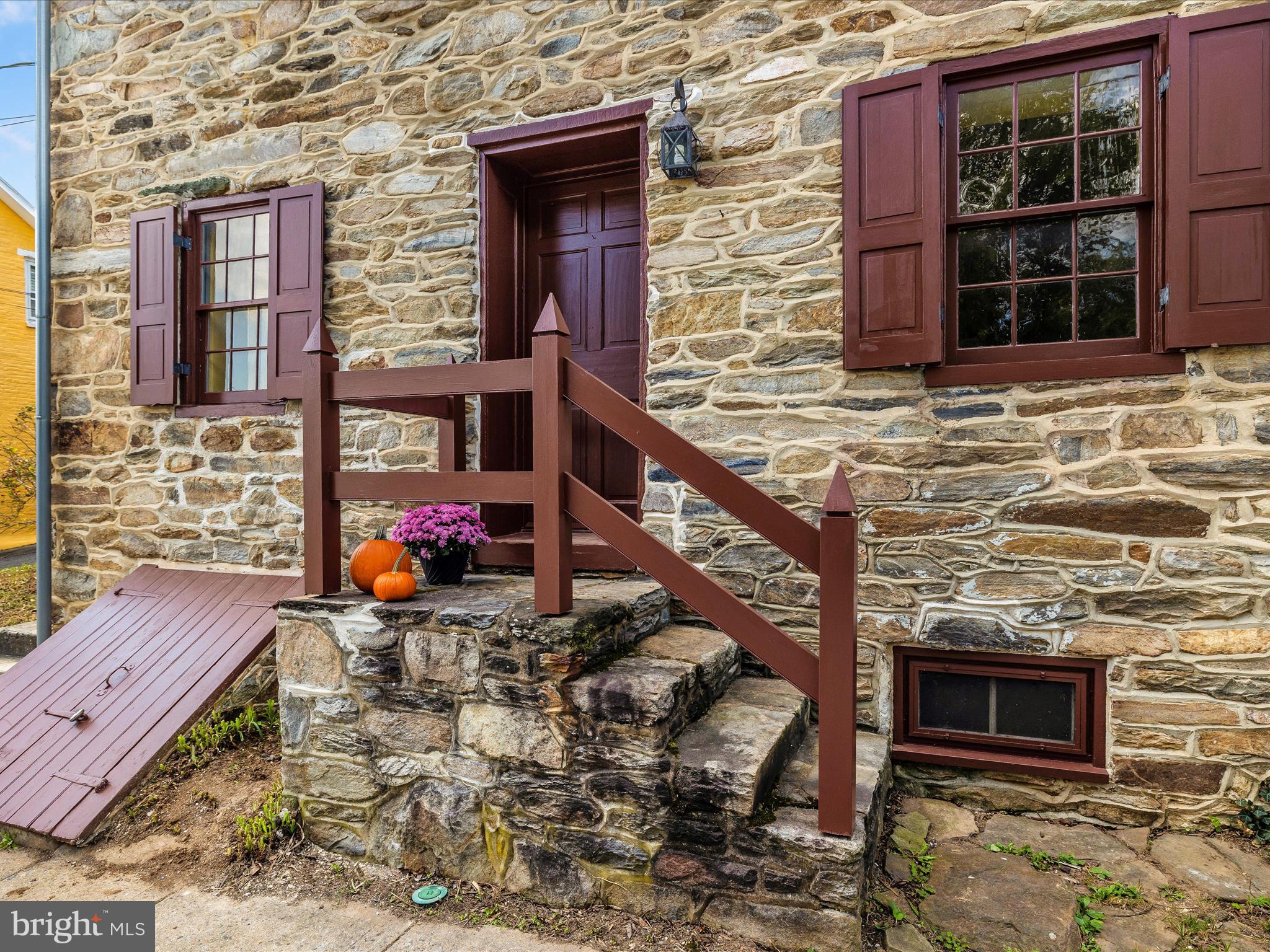 120 E Main St