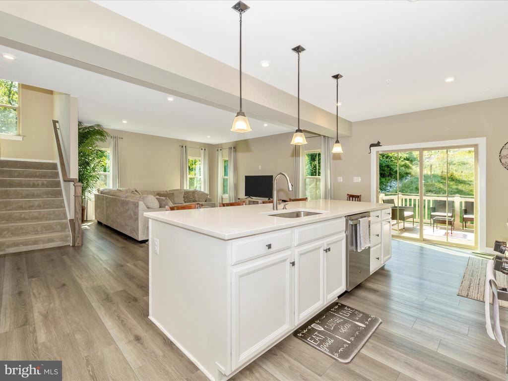 7102 Mandalong Way