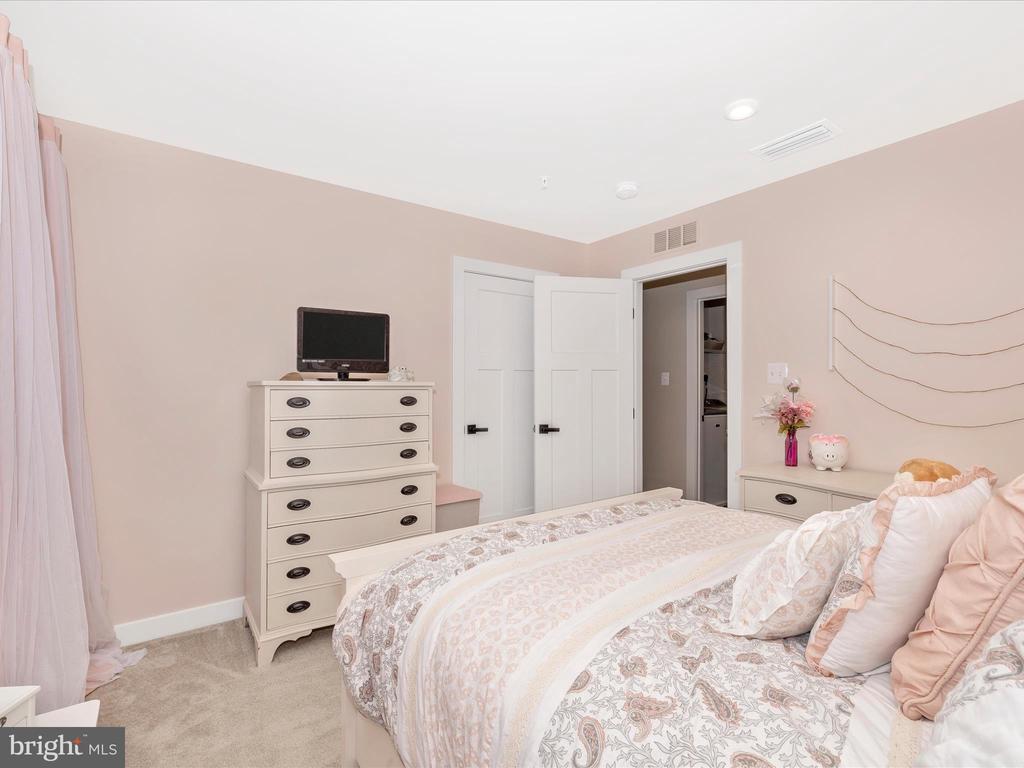 7102 Mandalong Way