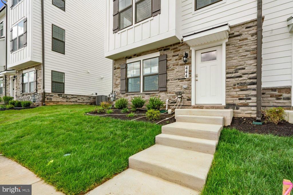 432 Herringbone Way