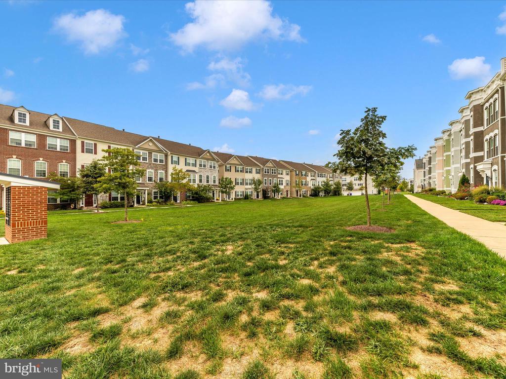 621 Blandwood Rd