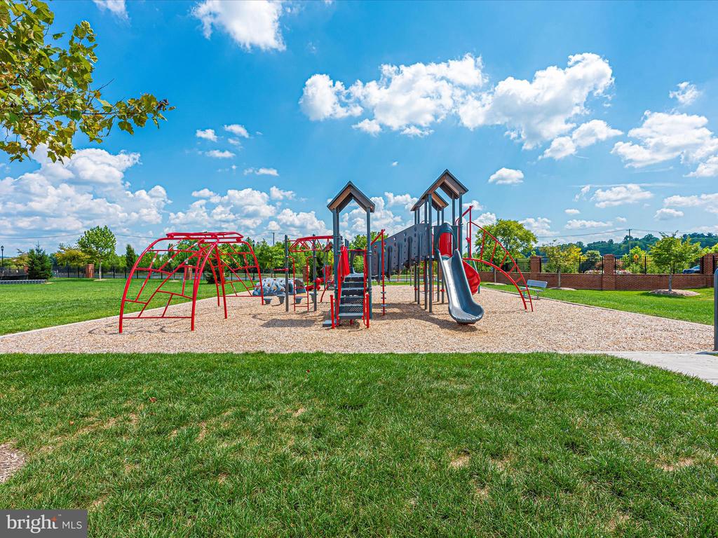 621 Blandwood Rd