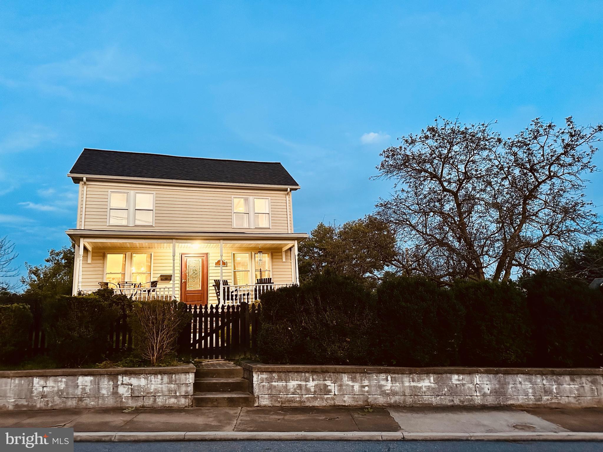 810 N Maple Ave
