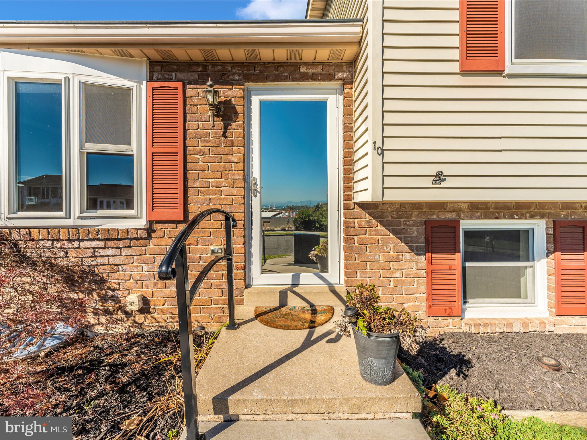 10 Walden Way