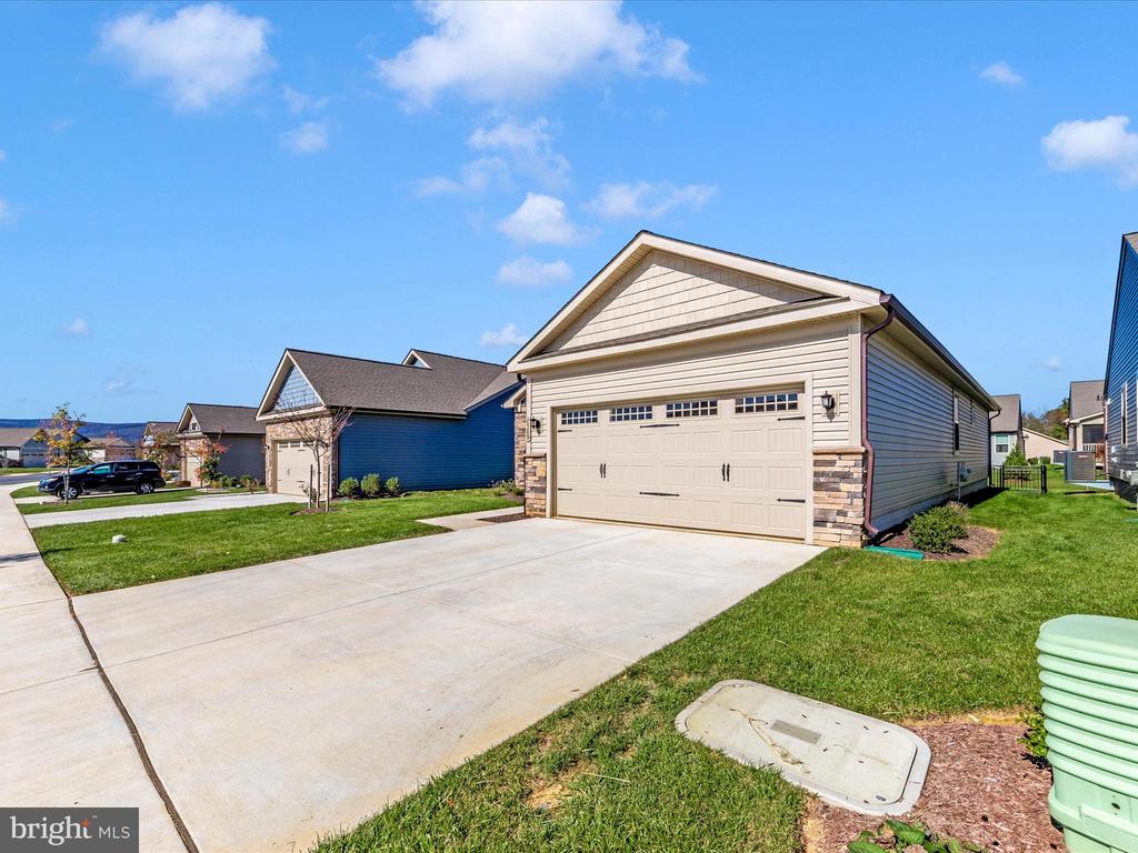 2589 Lamplighter Dr