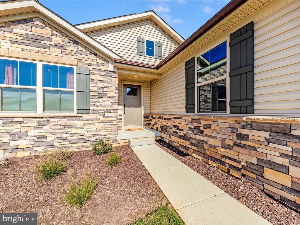 2589 Lamplighter Dr