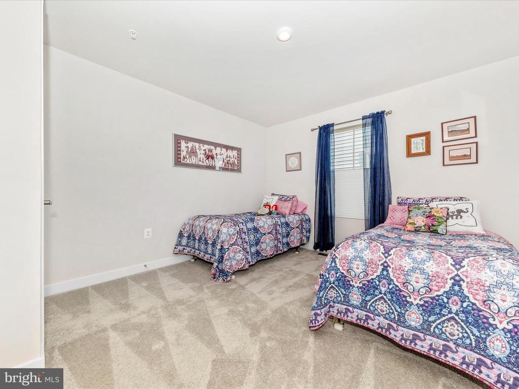 2589 Lamplighter Dr