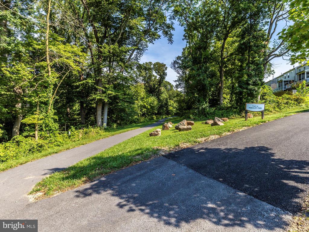 5702 Hawk Ridge Rd