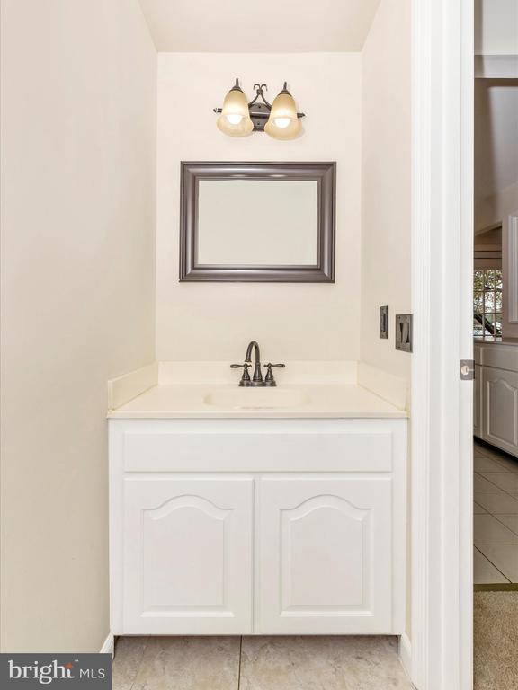 5801 Farmgate Ct