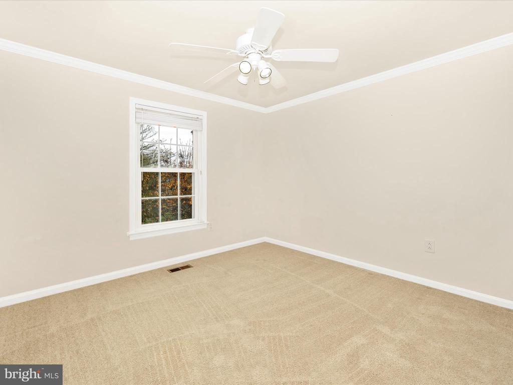 5801 Farmgate Ct
