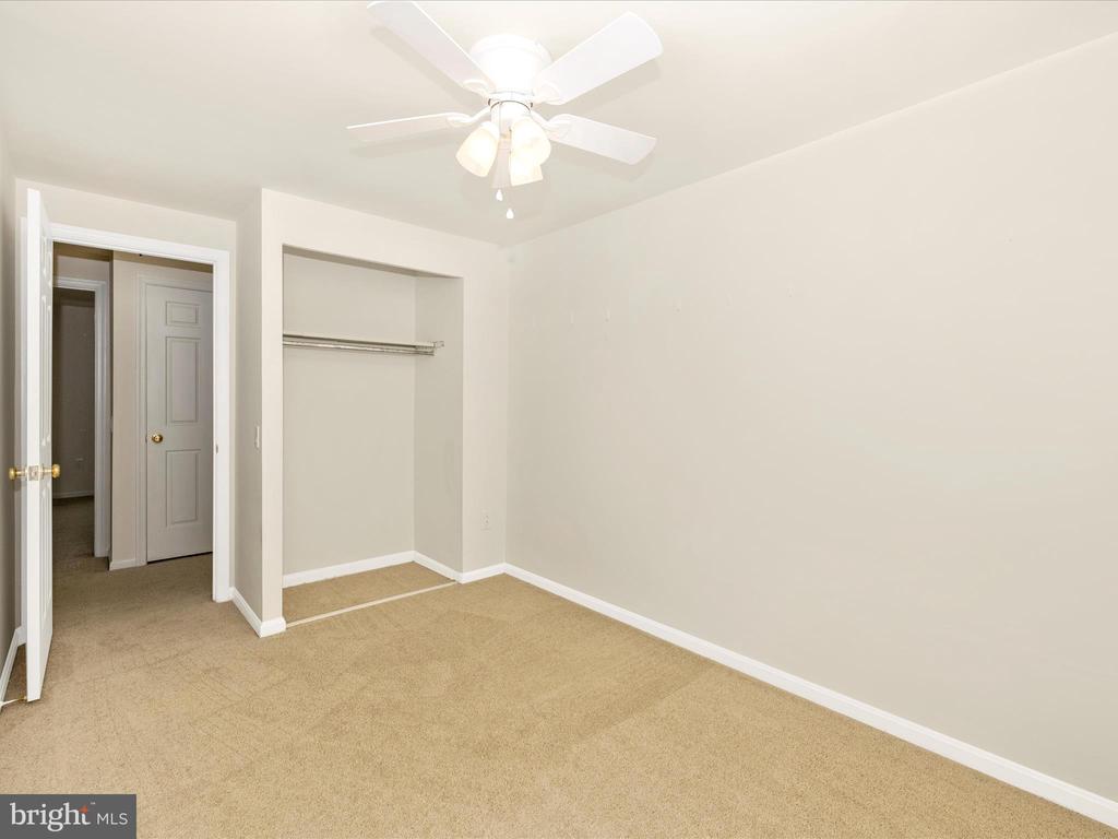 5801 Farmgate Ct