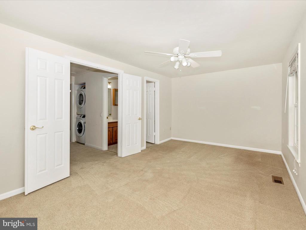 5801 Farmgate Ct