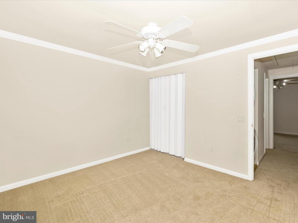 5801 Farmgate Ct