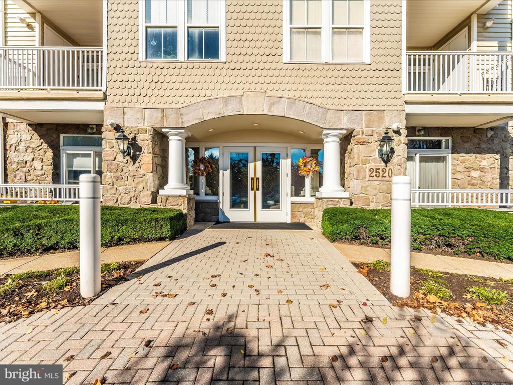 2520 Waterside Dr #304