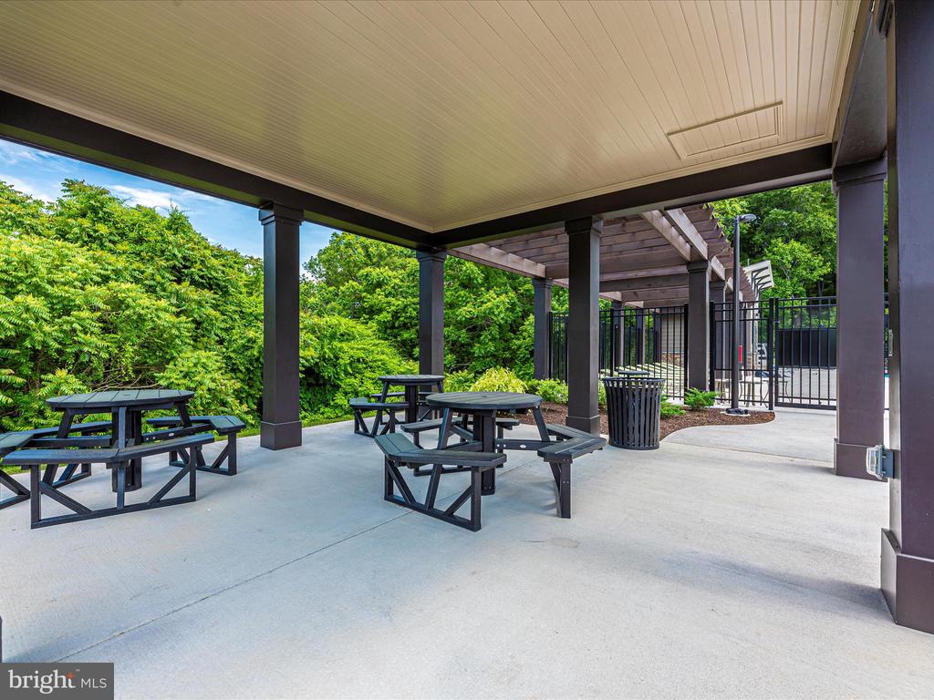 5602 Pine Bluff Ct