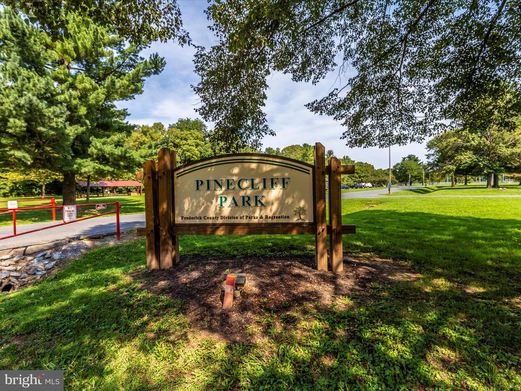5602 Pine Bluff Ct