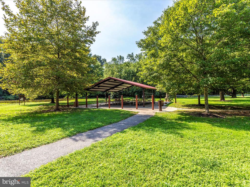 5602 Pine Bluff Ct