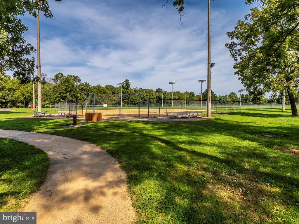 5602 Pine Bluff Ct