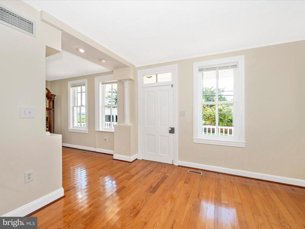 5924 Broad Run Rd