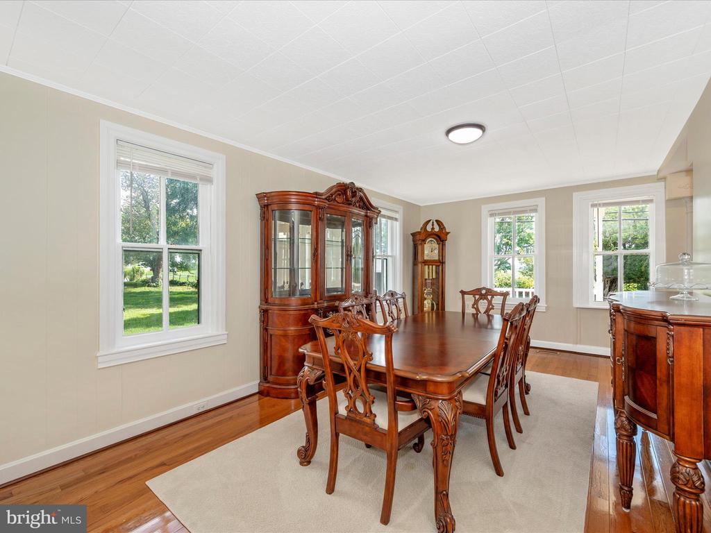 5924 Broad Run Rd