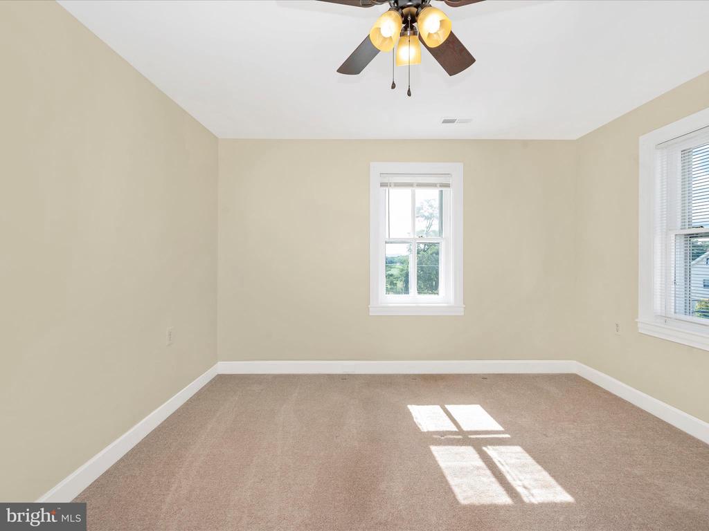 5924 Broad Run Rd