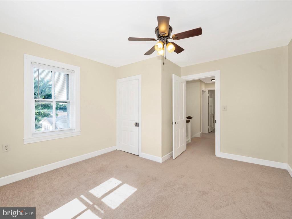 5924 Broad Run Rd