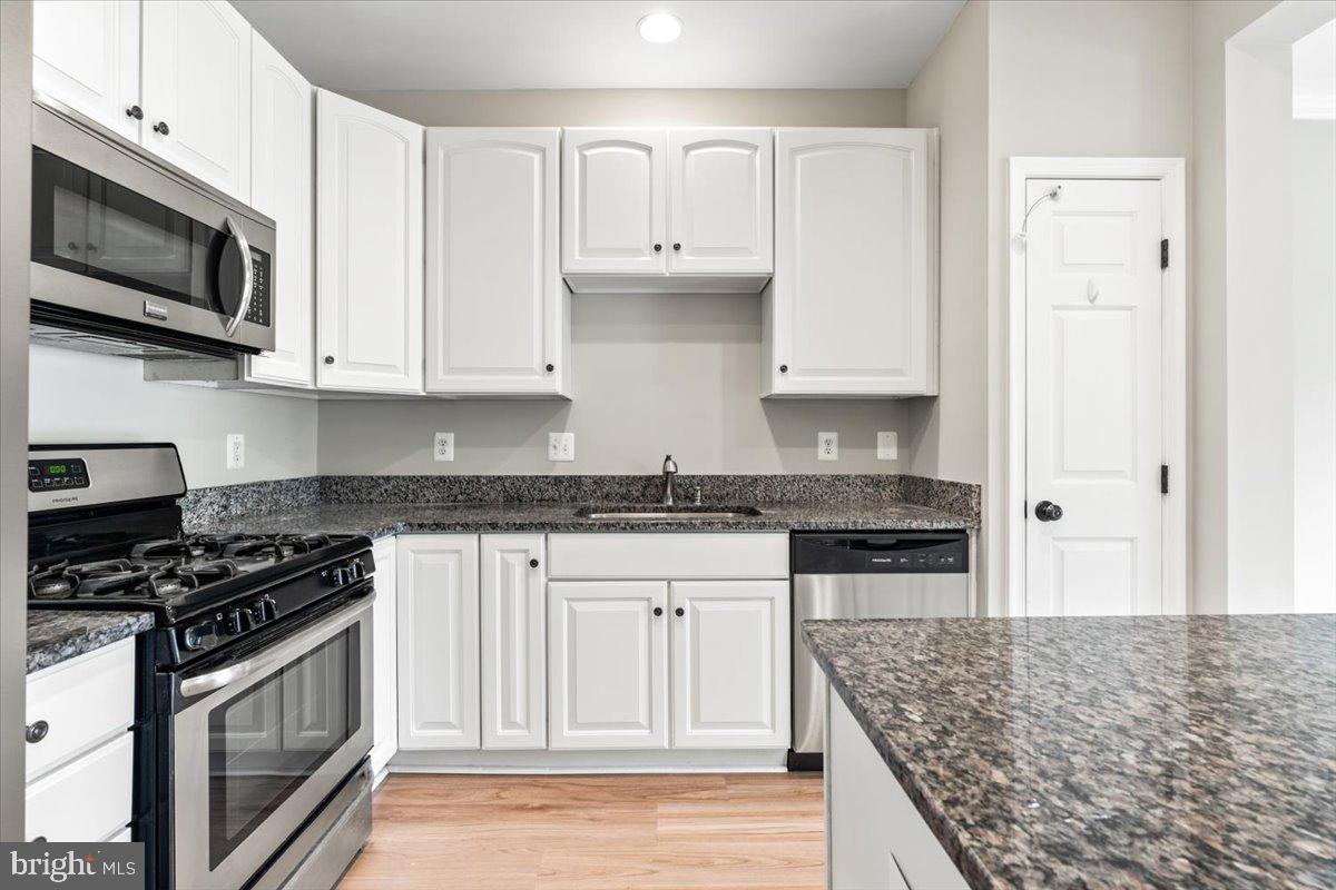 1815 Country Run Way