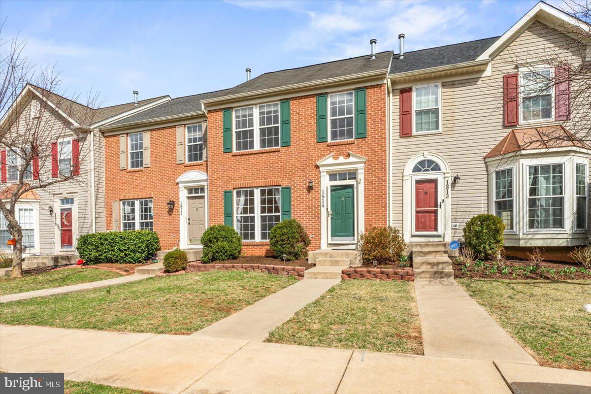 1815 Country Run Way