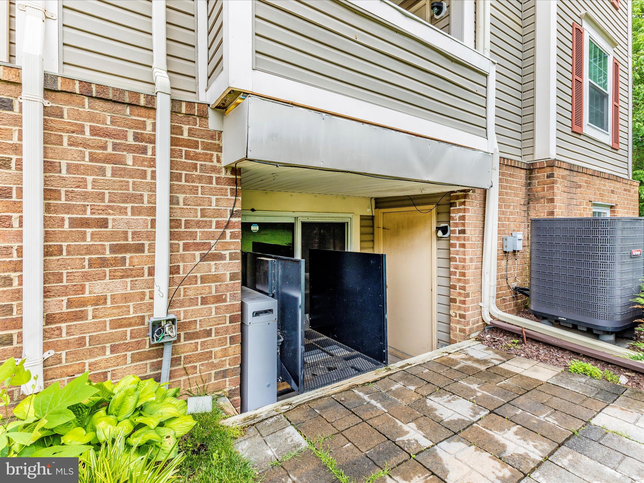 9727 Braidwood Ter