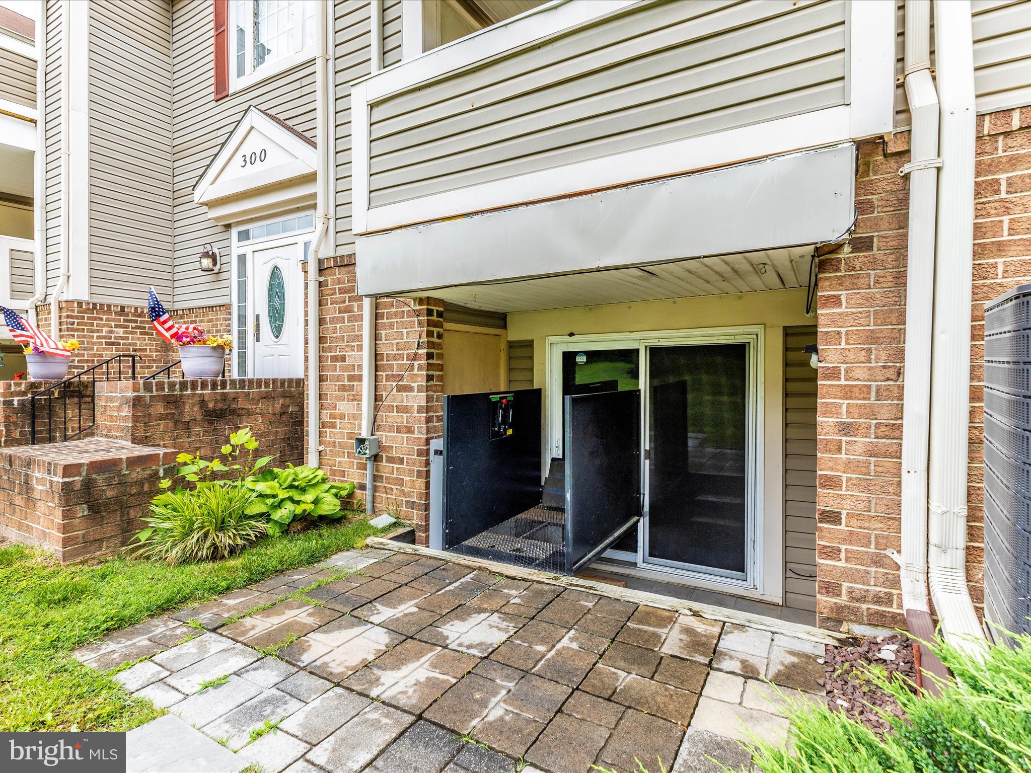 9727 Braidwood Ter