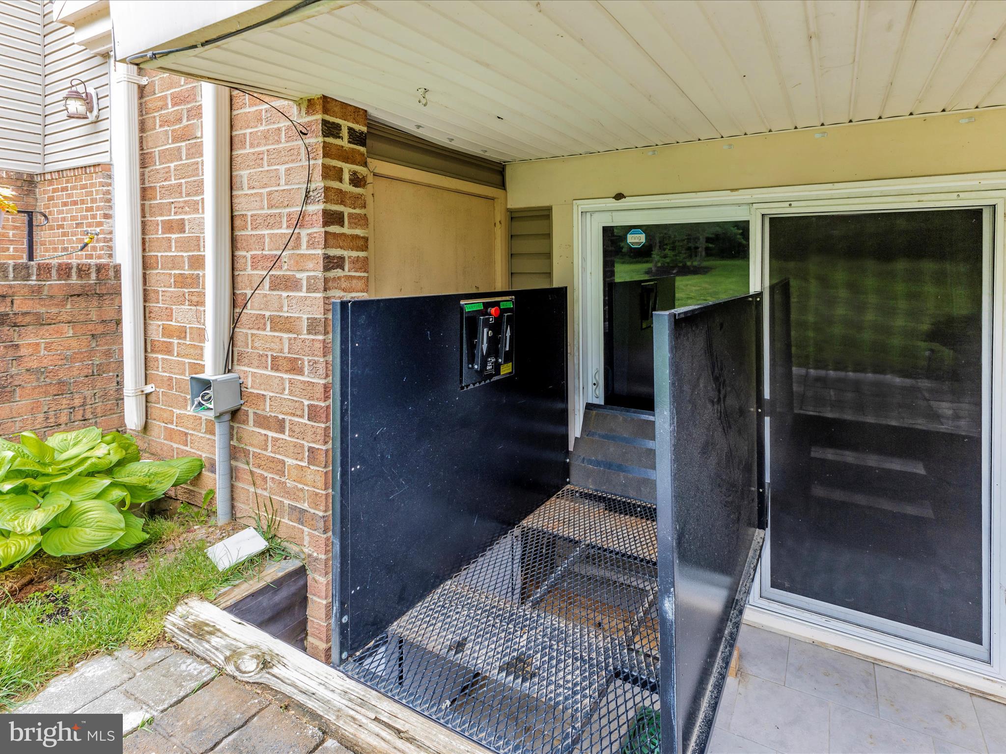 9727 Braidwood Ter