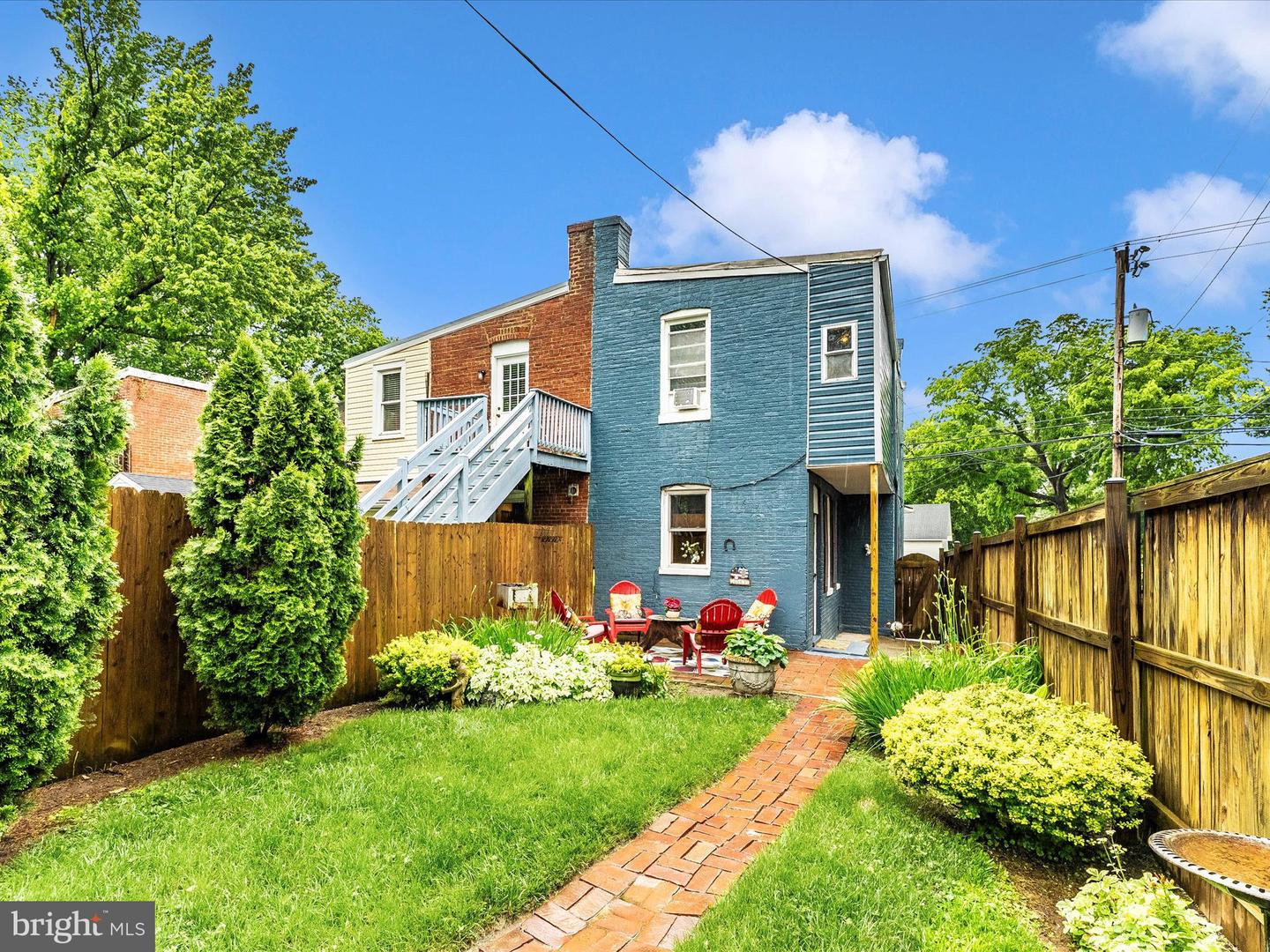 204 Center St