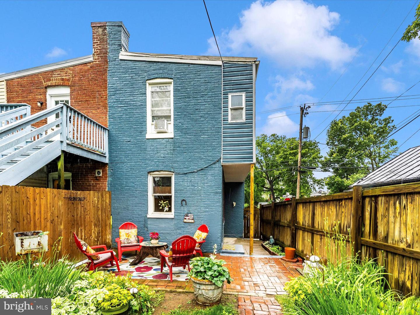 204 Center St