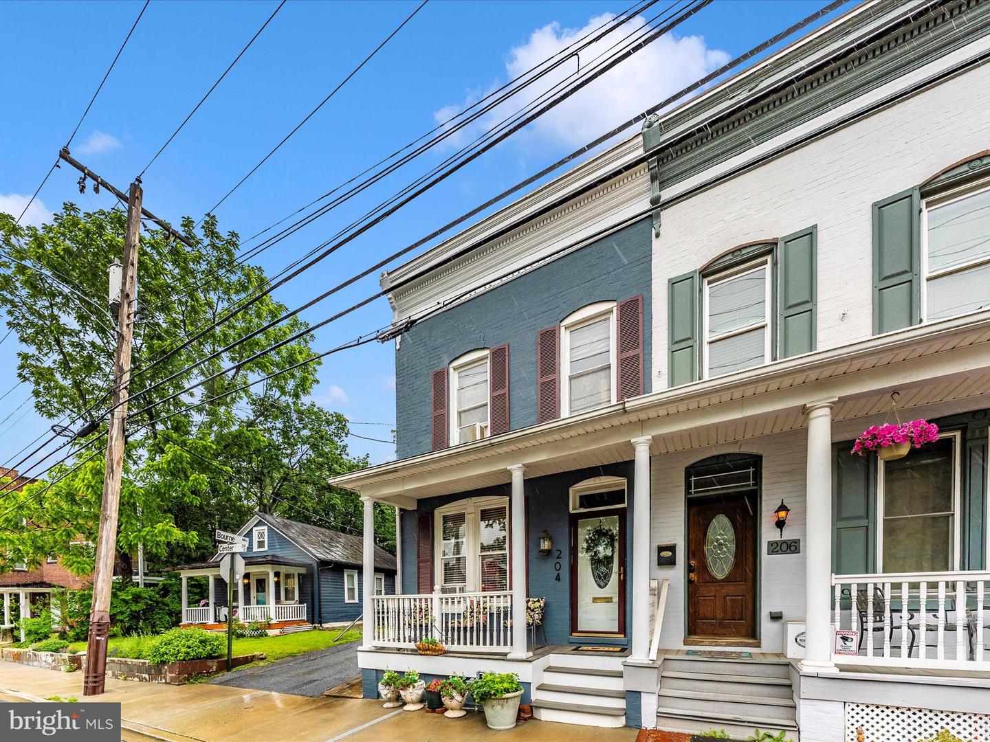 204 Center St