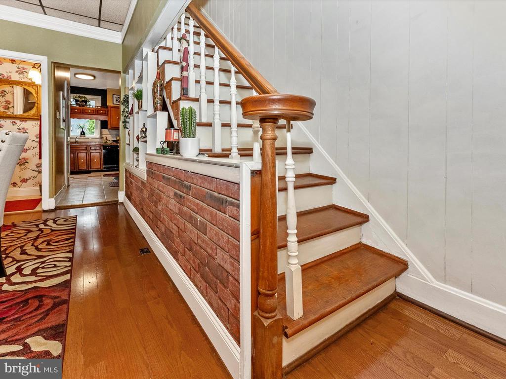 204 Center St