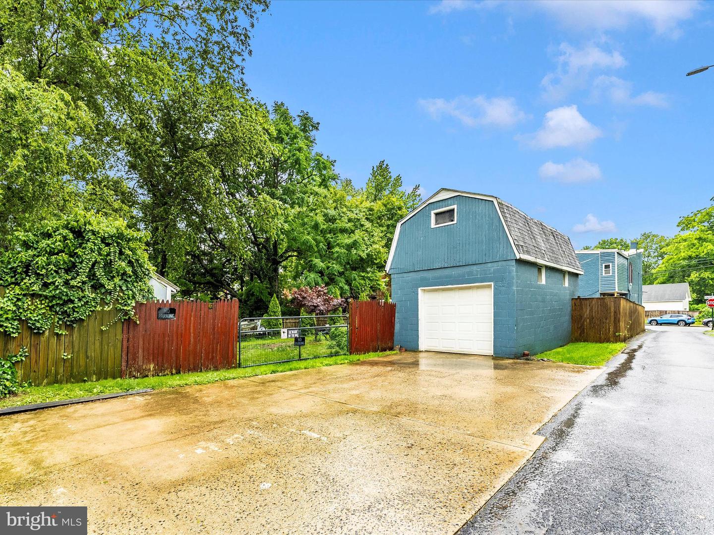 204 Center St