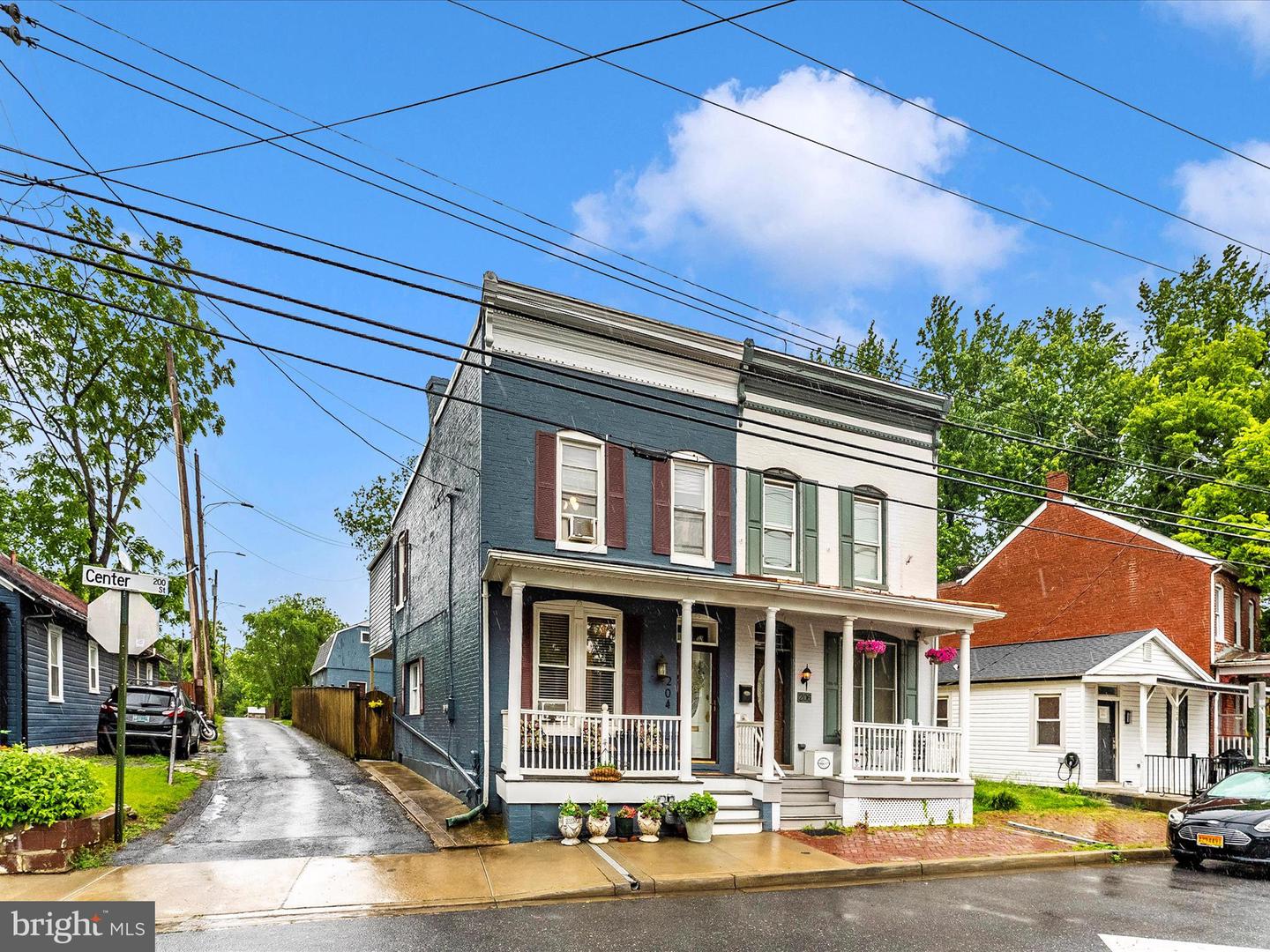 204 Center St