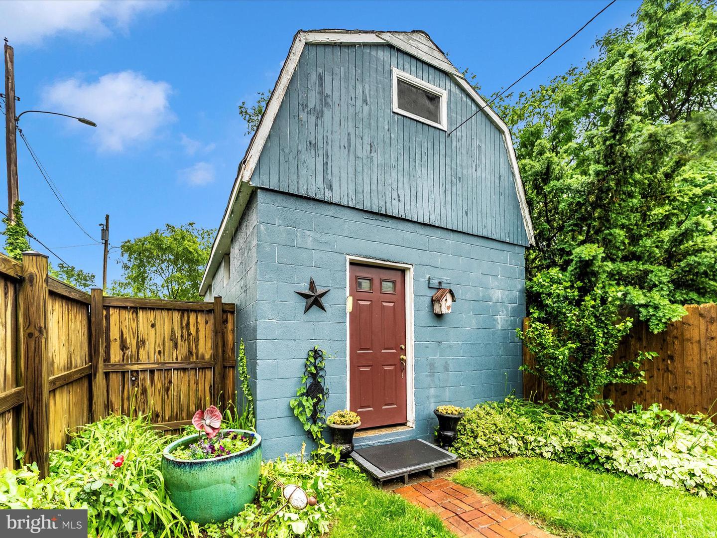 204 Center St