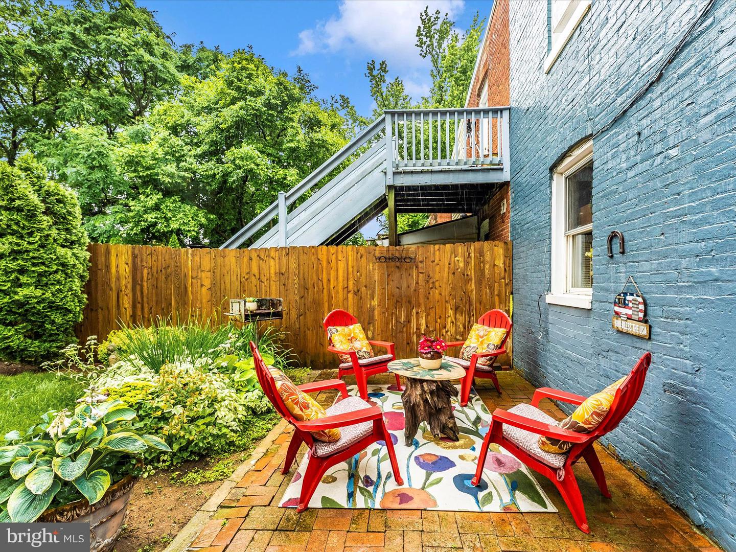 204 Center St