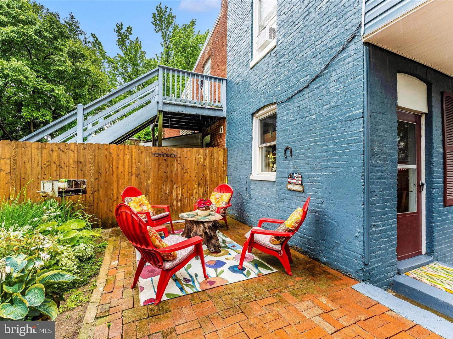 204 Center St
