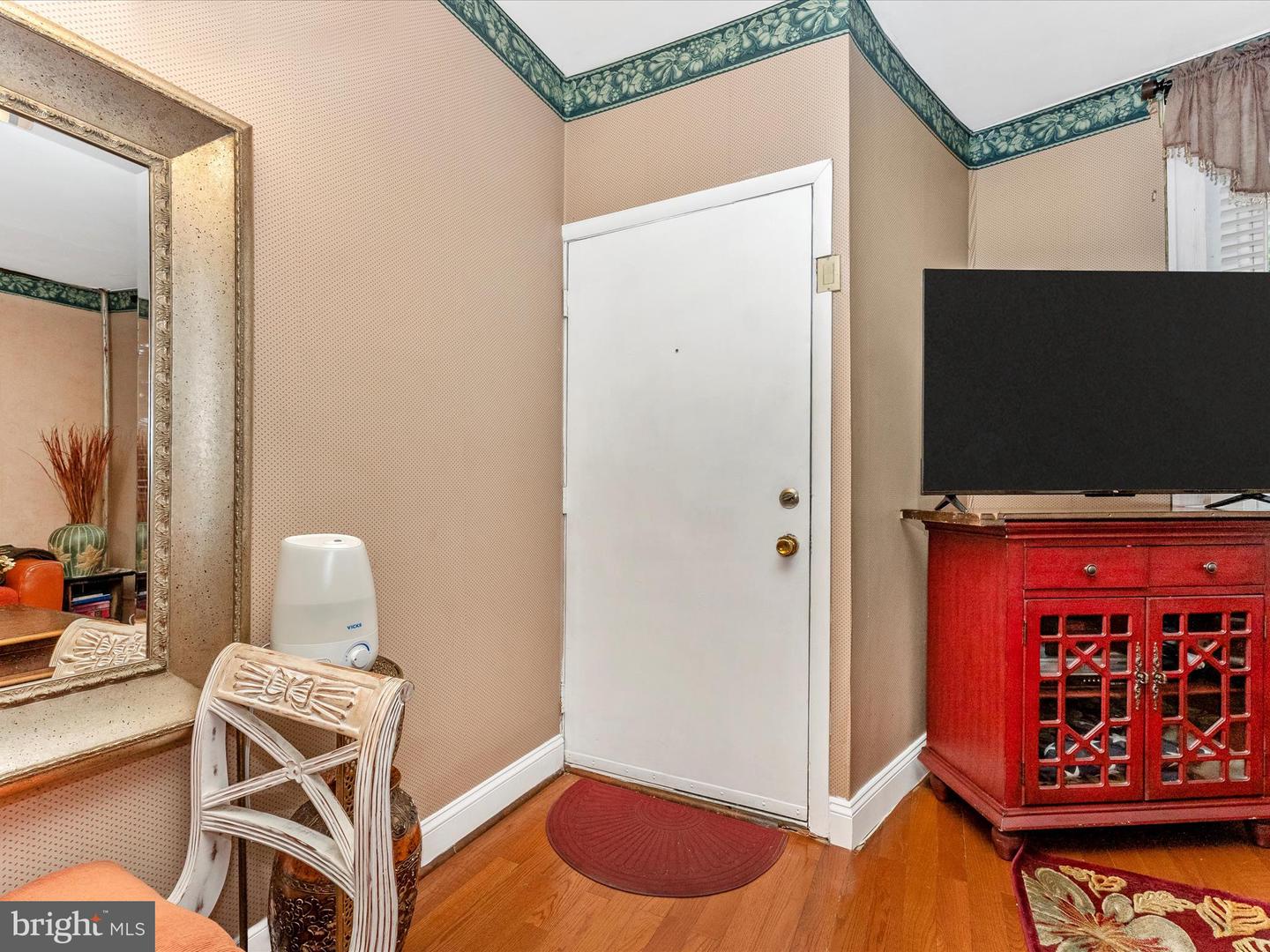 204 Center St
