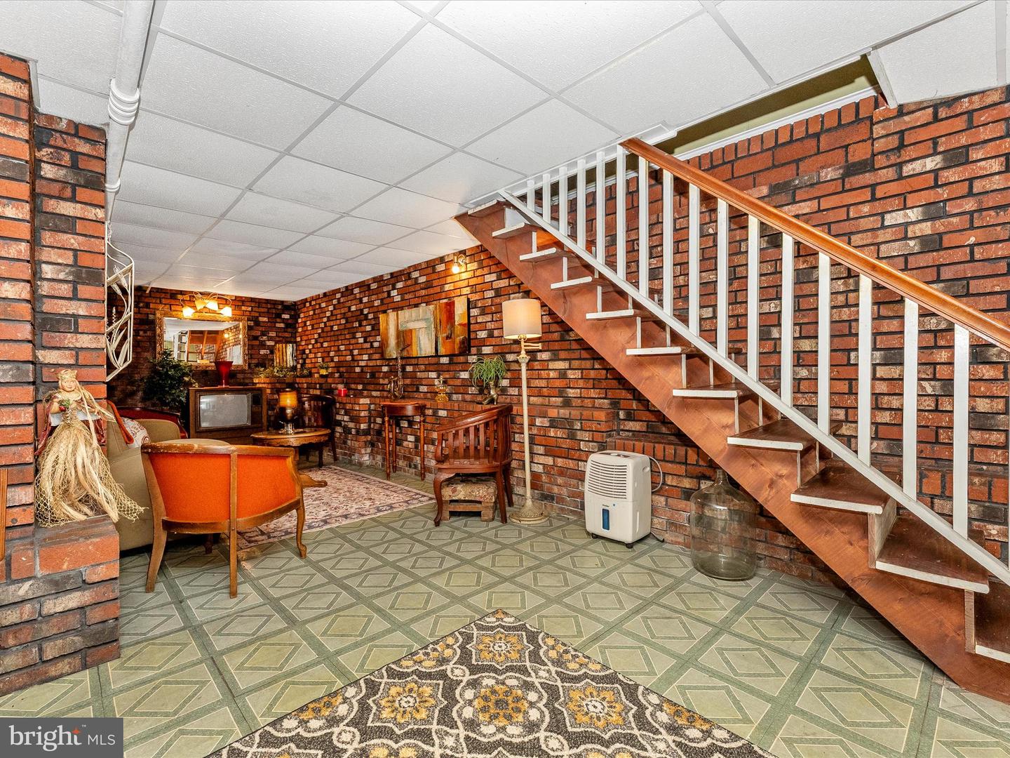 204 Center St